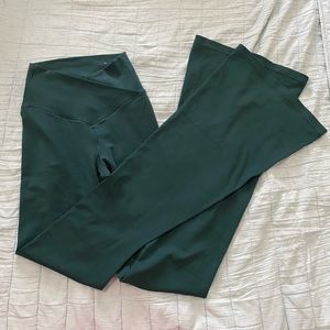 AEIRE CROSSOVER FLARE LEGGINGS